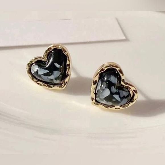 “Seashell Shards” Black Hearts Iridescent Shell Flake Chip Ocean Romance Studs - Picture 14 of 15